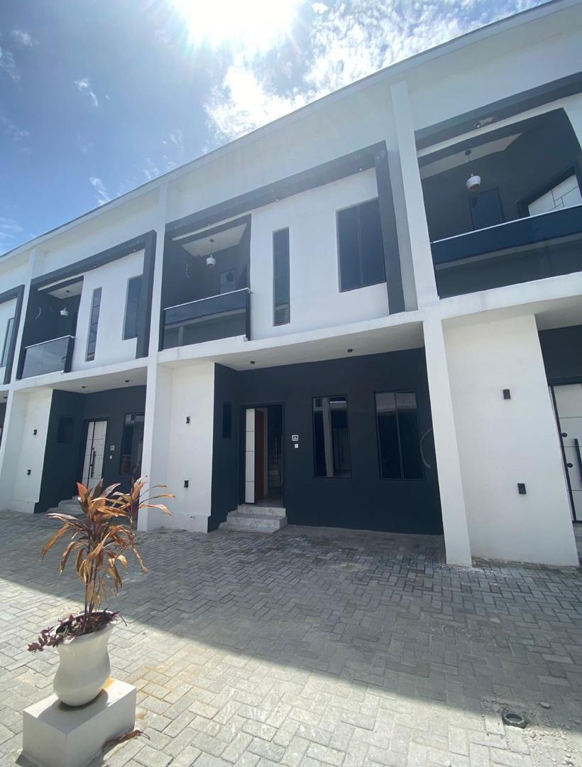 larrypro-solutions-finished-luxury-house-for-sale-nigeria.webp Fully completed luxury residential house with premium finishes for sale by LarryPro Solutions.